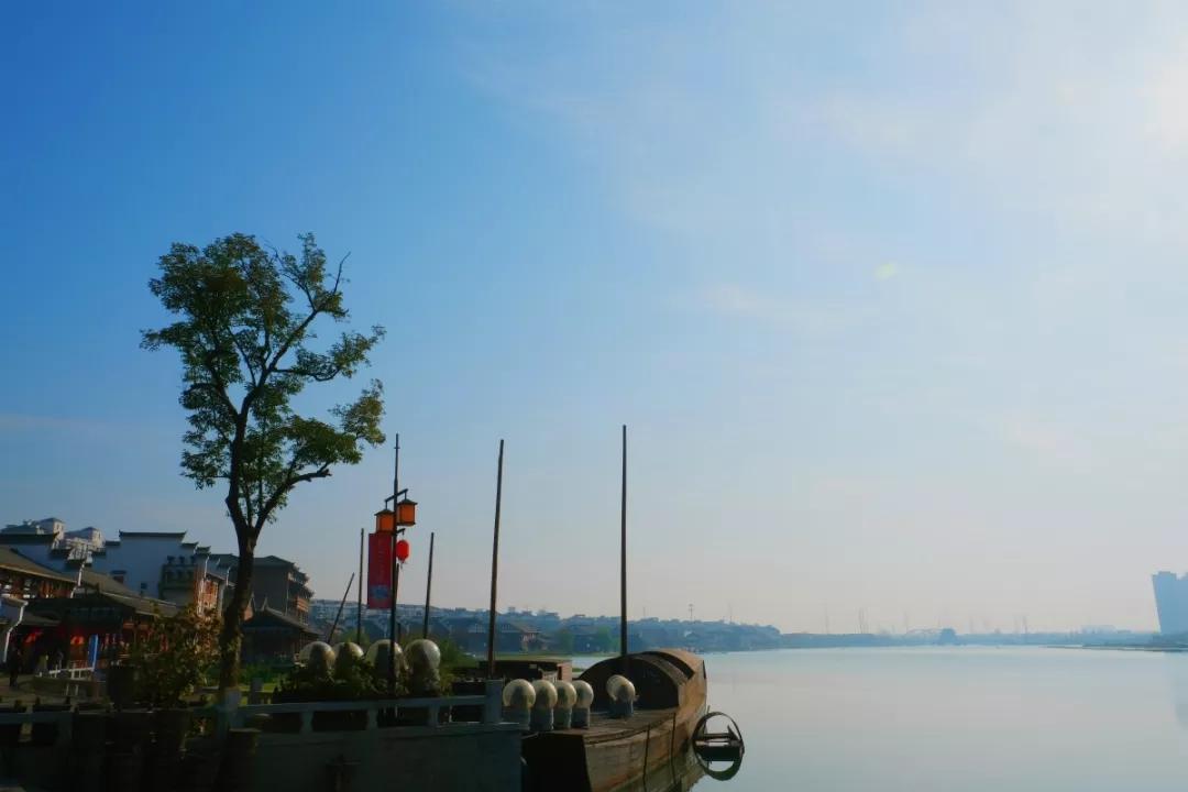 鍗拌薄甯稿痉,甯稿痉鏄竴搴ф湁鐖辩殑鍩庡競