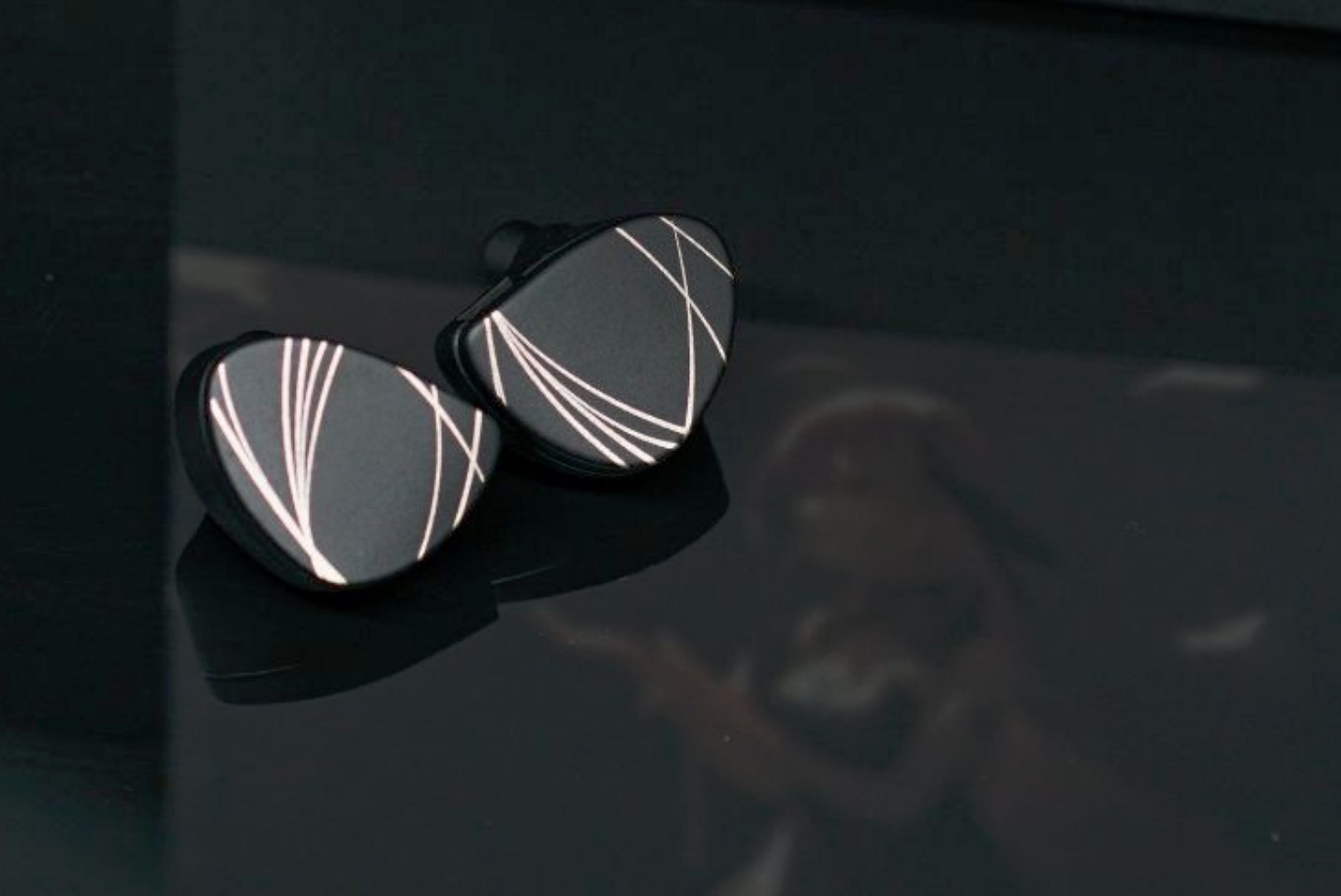 airpods音质比不上旧的有线耳机,airpods2和有线耳机音质相差大吗