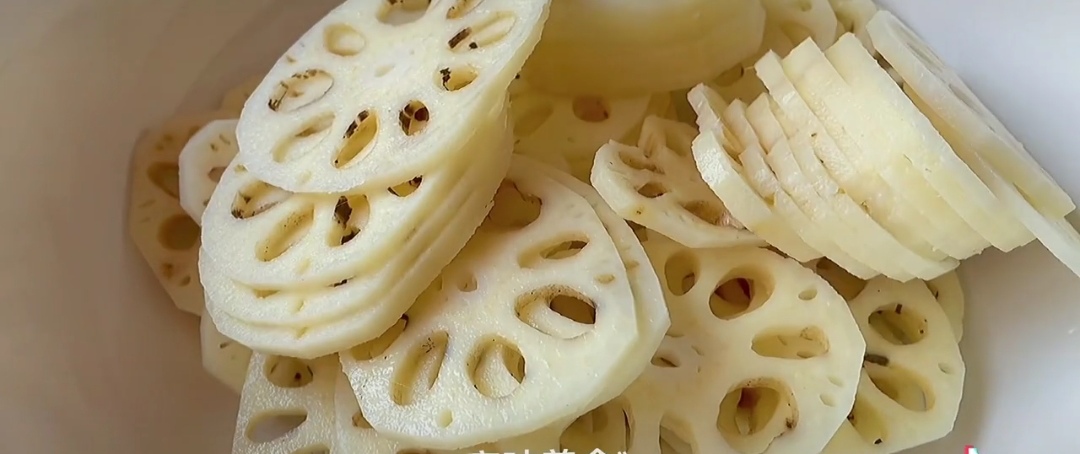 莲藕清洗淤泥法,清洗莲藕里面的泥