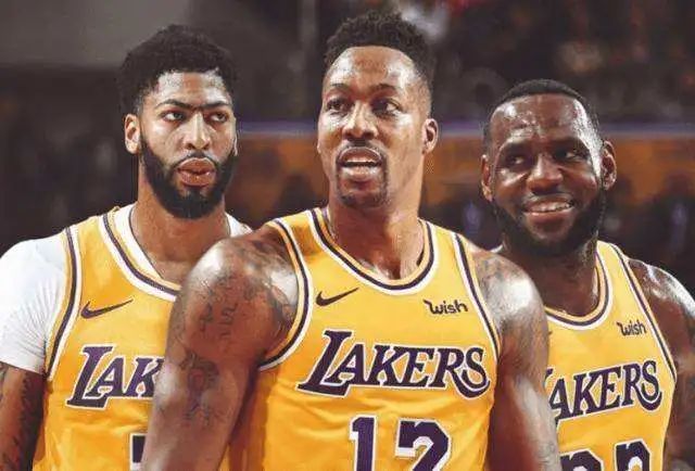 詹姆斯砍下16+10+8,詹姆斯40+18+9比赛回顾