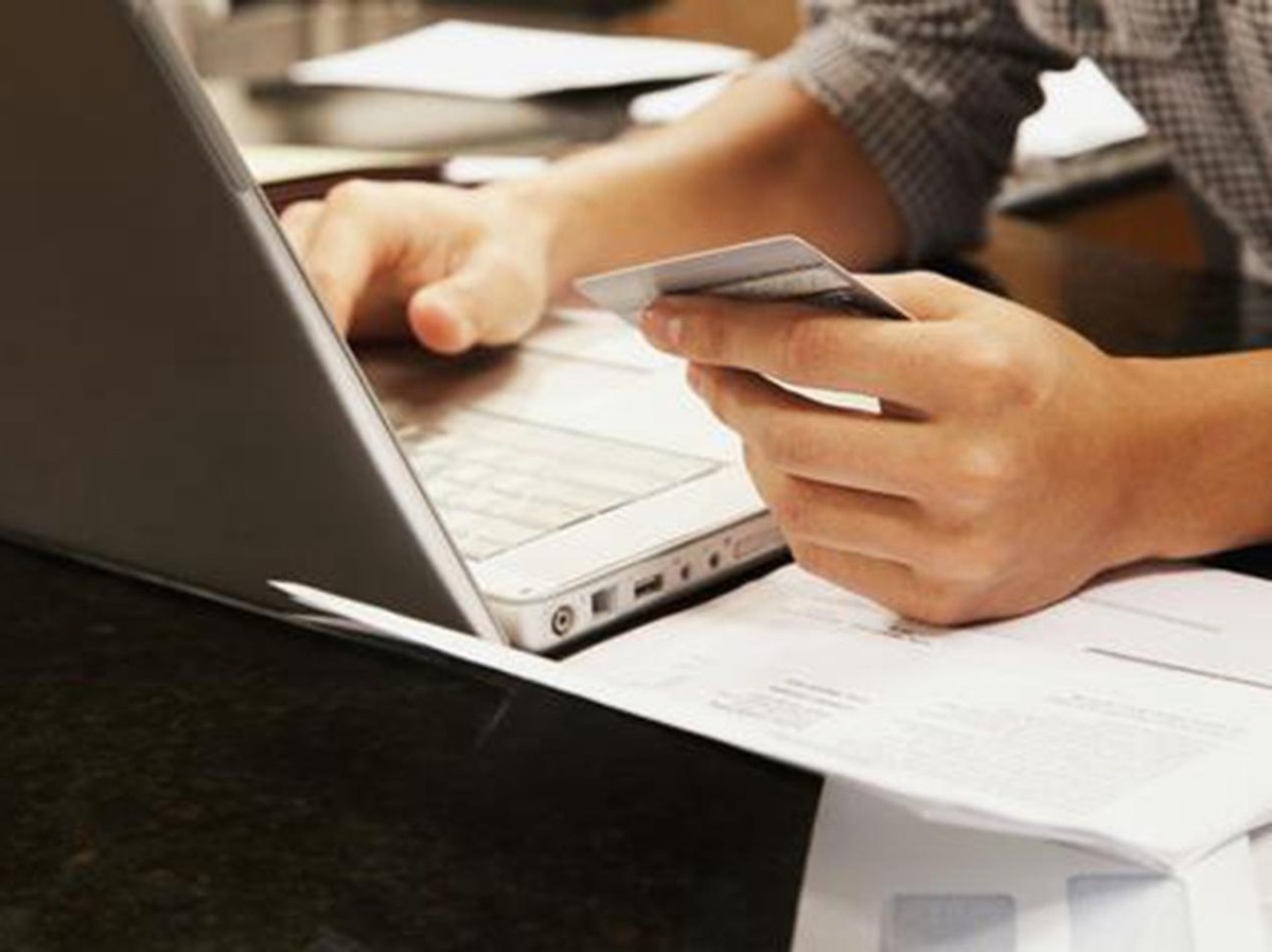 月薪4千养活全家，男子欠银行百万没钱还，一个操作后只还34万