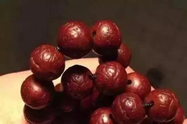 木质手串上的小虫子,手串里的小虫子