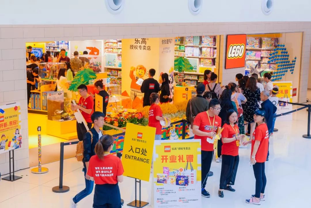 乐高西安授权专卖店曲江创意谷,西安乐高授权店乐高零件墙