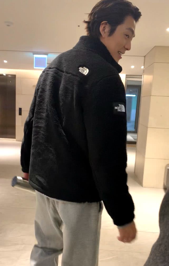 金宇彬康复路拍,金宇彬华丽回归花絮