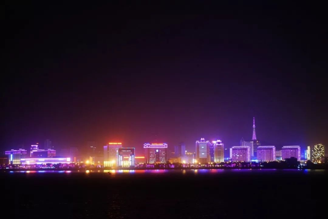 威海必到打卡地儿,威海好玩打卡地海上冲浪