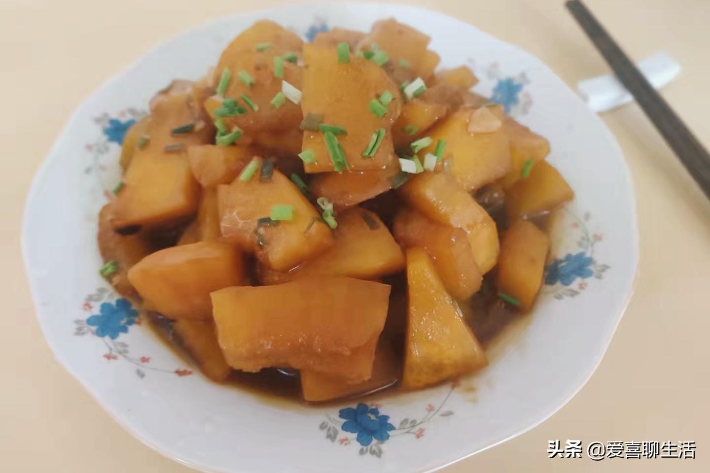 秋季，少吃土豆多吃它，买来去皮切块，锅中一炒，软糯喷香真馋人