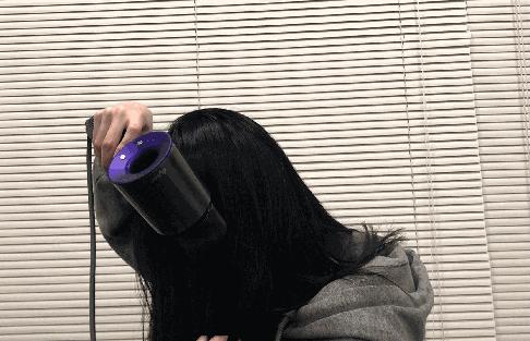 被发质折磨有多苦恼?短发烫发疯狂炸毛,网友吐槽卷成步惊云同款