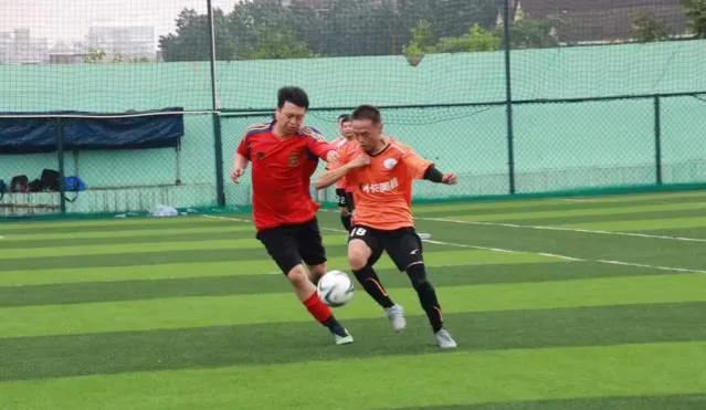 足球不仅仅是足球,中年人的足球已不仅仅是足球