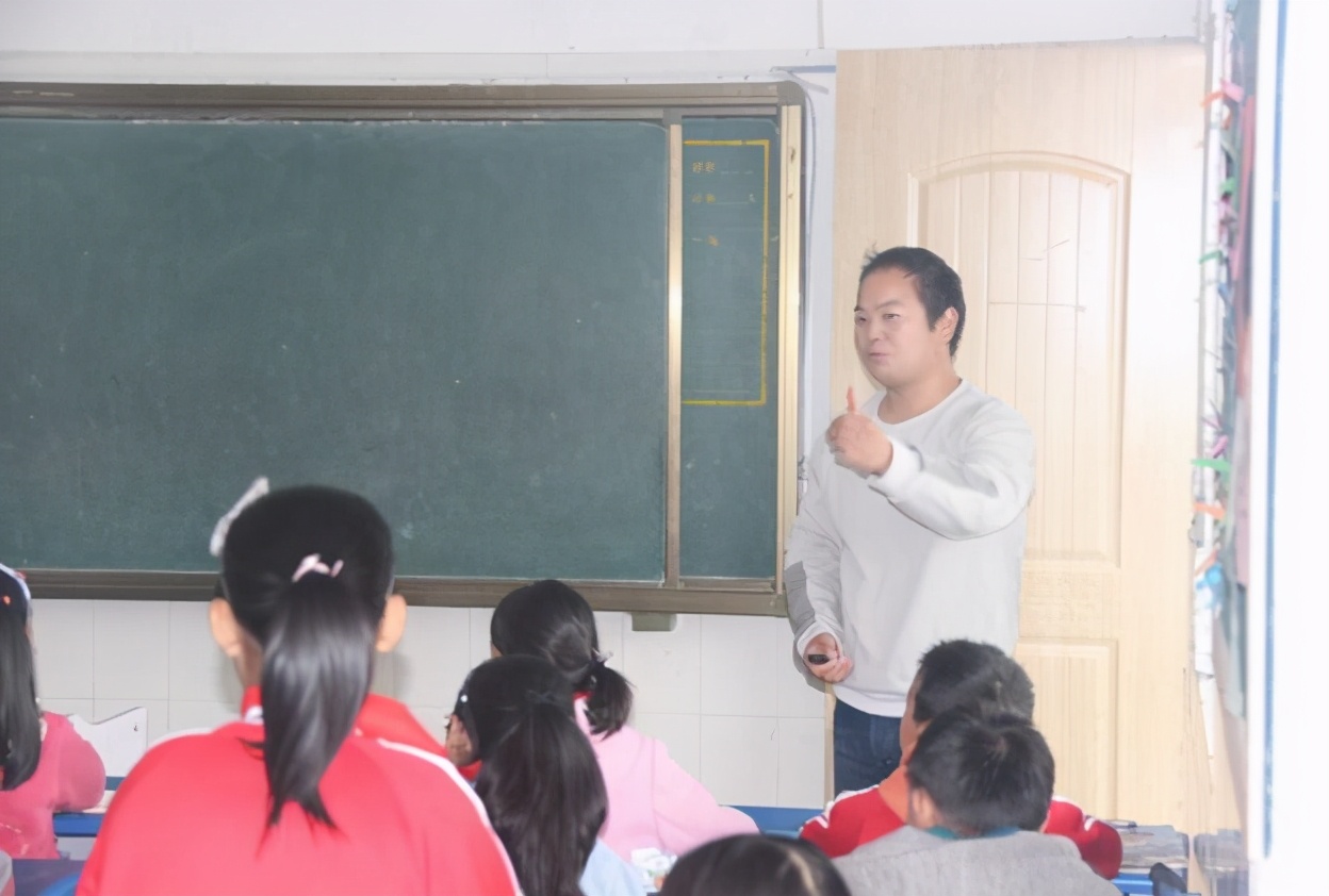 县教师发展中心视导检查曹庙小学教育教学工作