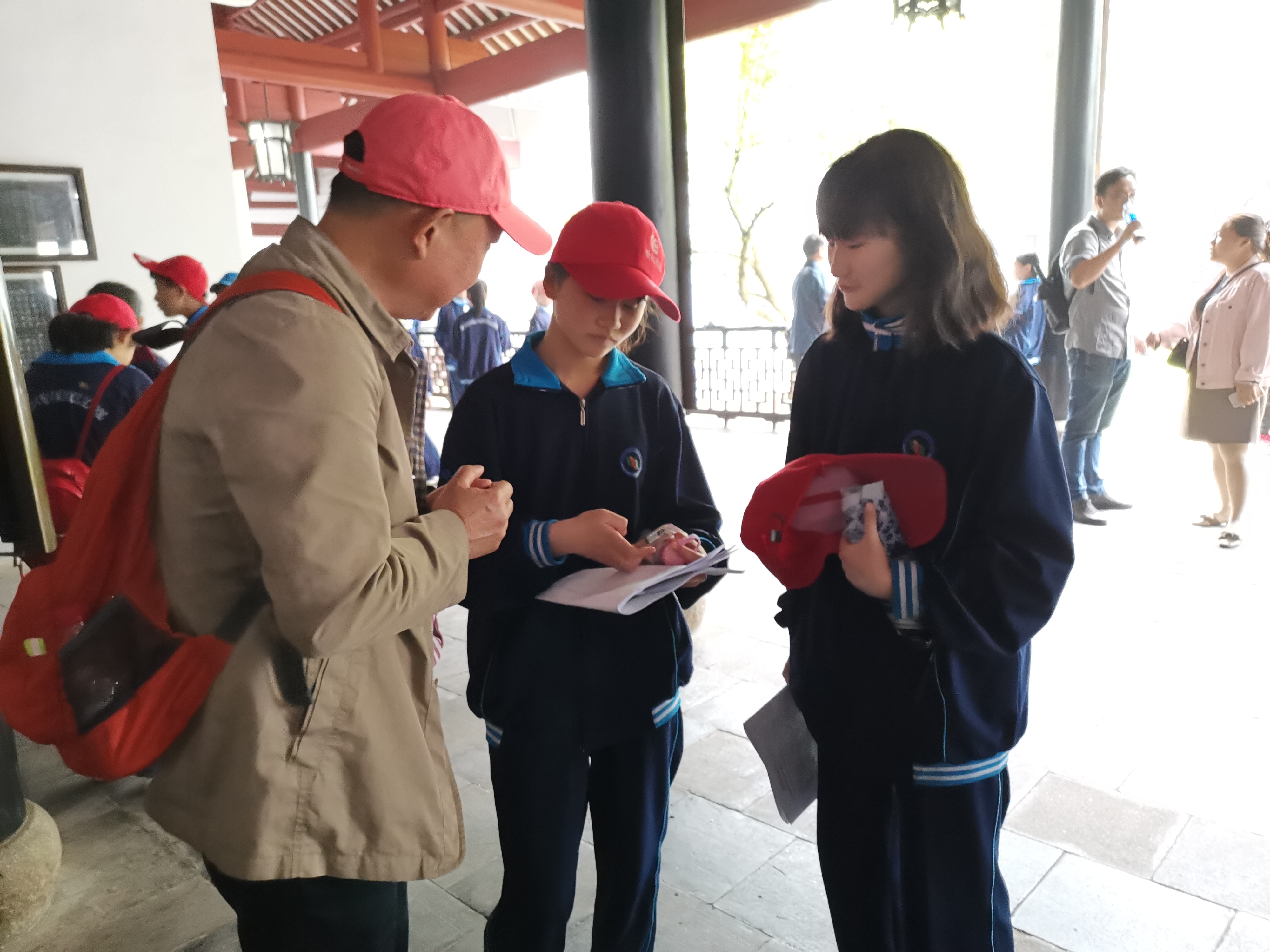 成都爷爷岳麓书院相遇中学生