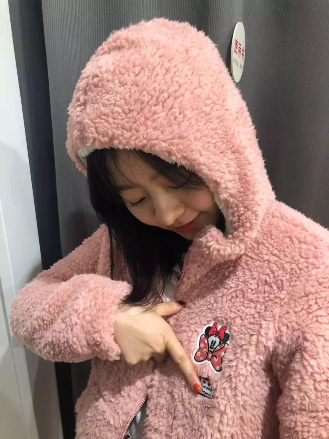 我带身高155的同事来到童装部,结果她逛疯了……