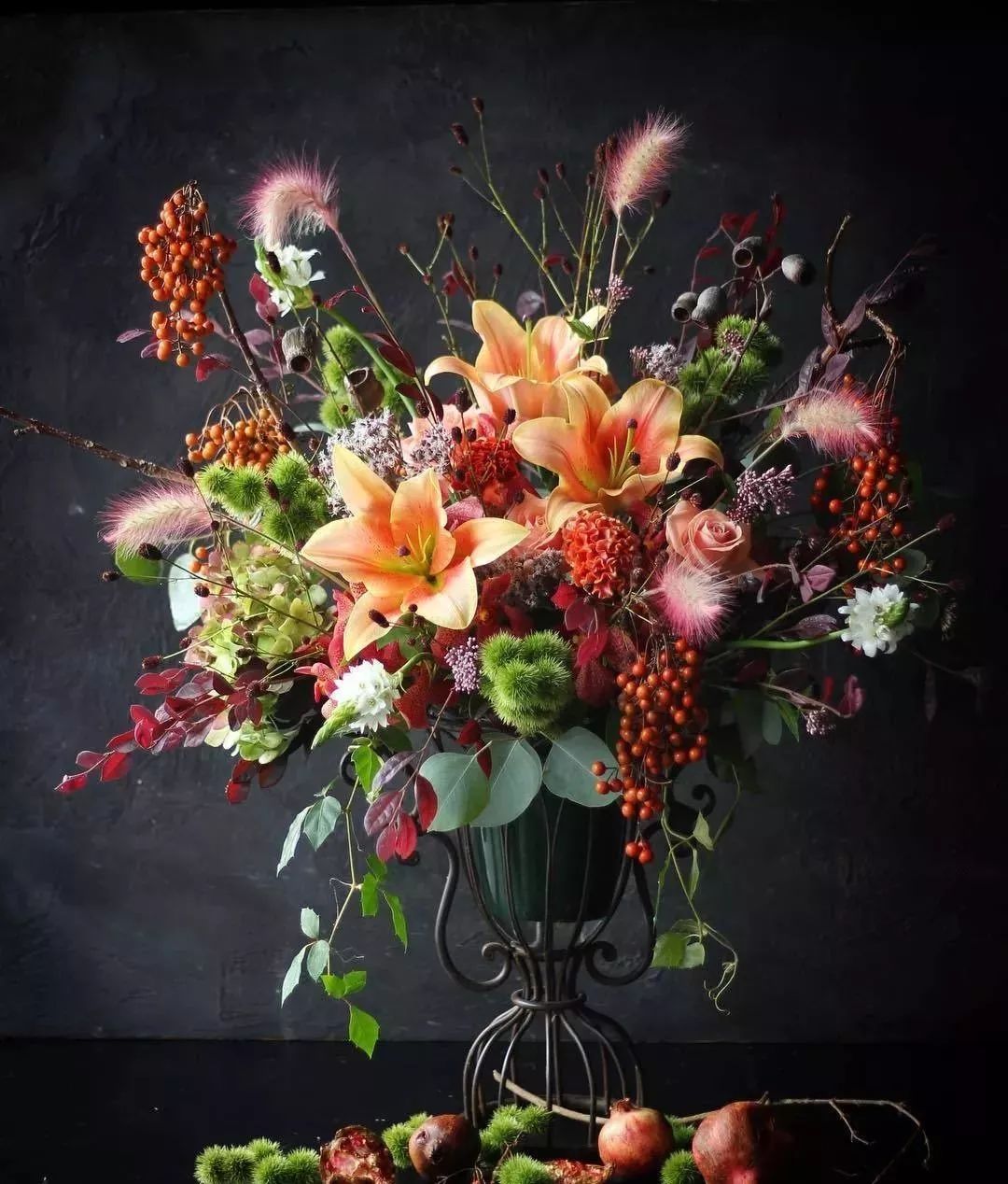 鲜花店日常换水整理花材,花要不要经常换水