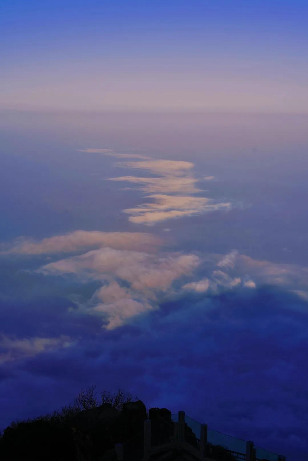 峨眉山金顶日月同辉高清大图,峨眉山日出云海彩虹风景