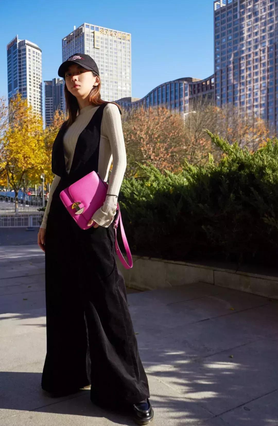 这不是她的书包它是我的英文,这是不是一个包的英语怎么说