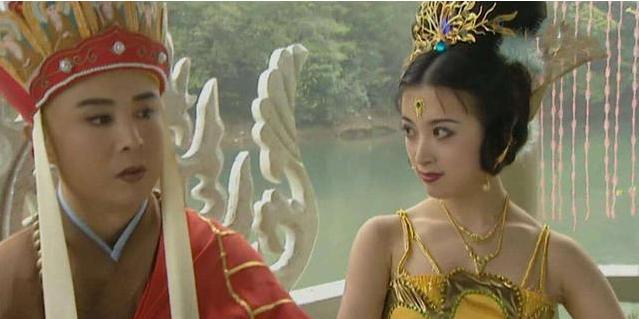 别人在逆袭变美，她却把从“公主感”到土气的造型雷区全踩了一遍