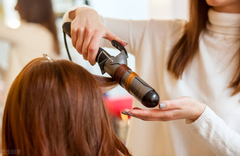 用直发棒怎么卷发直板夹,新手是更推荐卷发棒还是直板夹