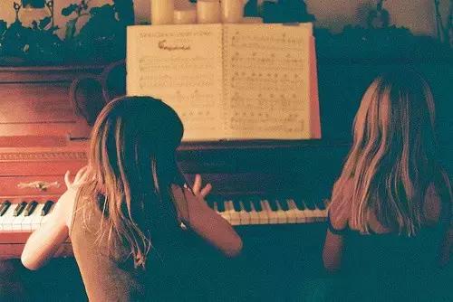 钢琴触键方式对于音色表现的影响,钢琴演奏的触键技巧与音色效果