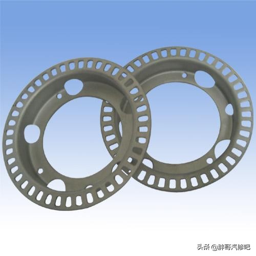 车辆行驶时前轮叽叽叽异响,行车中前轮突然有异响是怎么回事