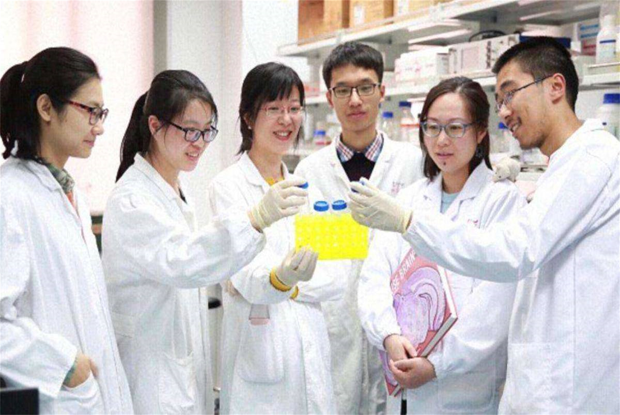 “曙光女神”获央媒认证，弃美归国，为3.5亿抑郁患者播撒希望