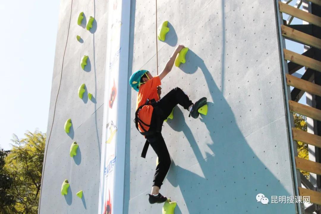 昆明市官渡区第一中学一本上线率,昆明市官渡区尚品书院学校一本率