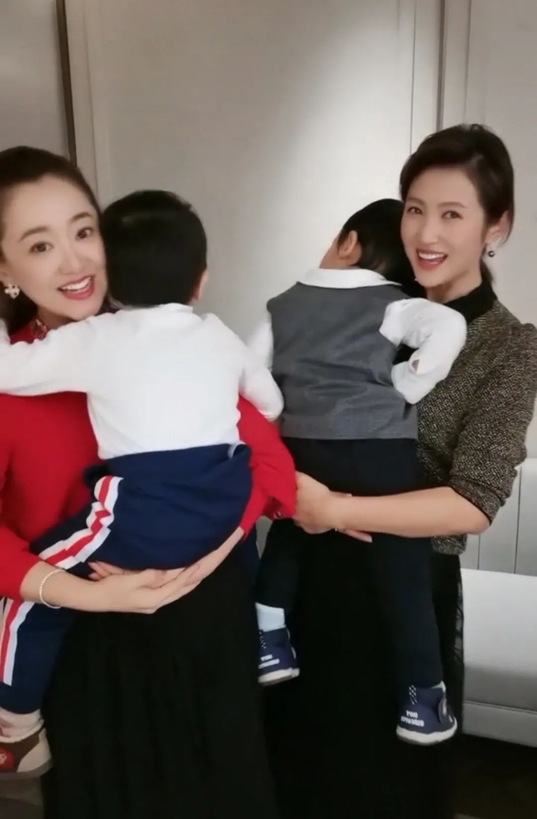 月亮姐姐王昊是讲哪个故事成名的,月亮姐姐王昊和方琼对比照片