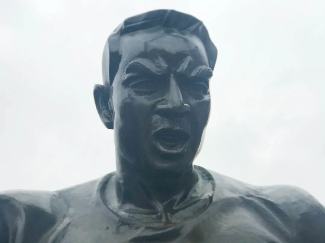 生命运动的颂歌──新亚洲体育城体育艺术广场系列雕像欣赏