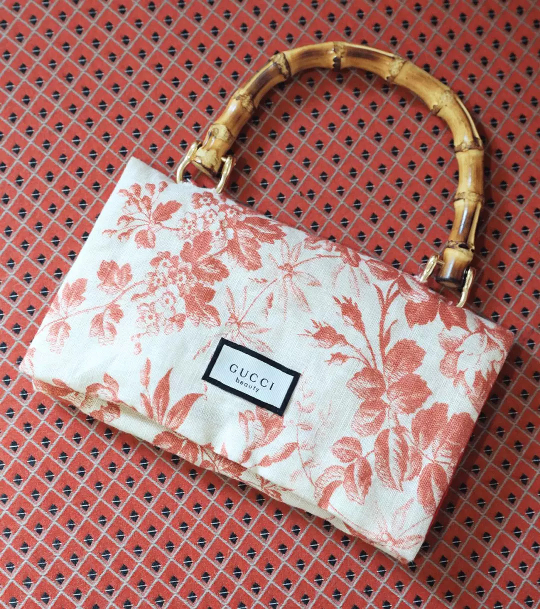 废旧纸袋如何做收纳包包,大牌纸袋斜挎包包改造教程