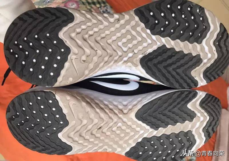 入门级缓震跑鞋推荐,新手跑鞋推荐缓震耐克