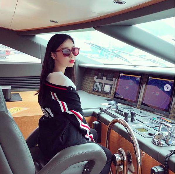 从1200元仿牌到14万爱马仕铂金包！潘玮柏女友的豪门贵妇晋级之路