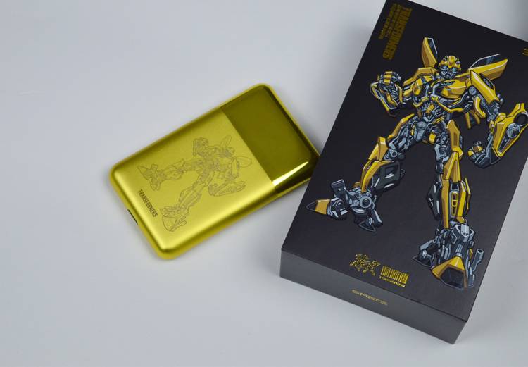 趣味横生，情怀翻涌：须眉变形金刚定制款剃须刀开箱体验