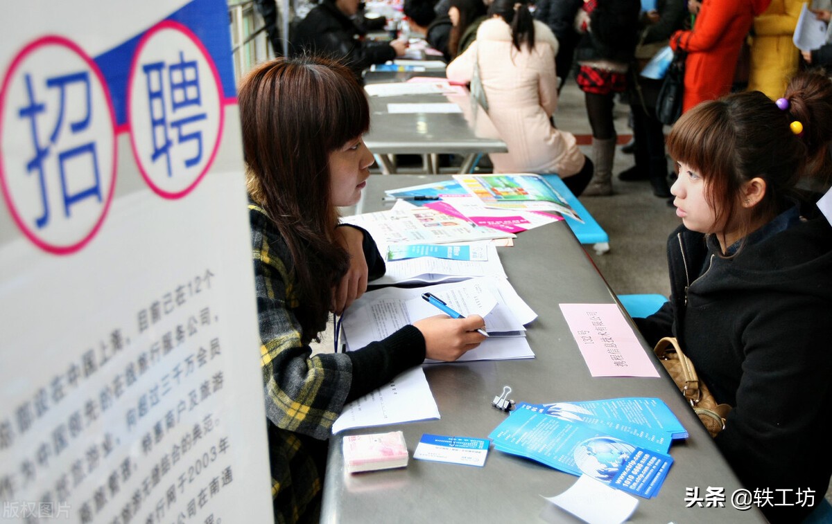 高考成绩很差是读专科还是复读,高考300分复读上本科几率多大