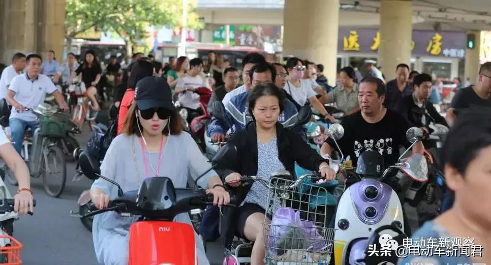 电瓶车安装发电机直接给电池充电,给电动车加装发电机给电瓶充电