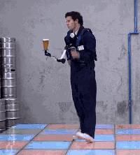 为了拍照防抖，有人叫了一只鸡...