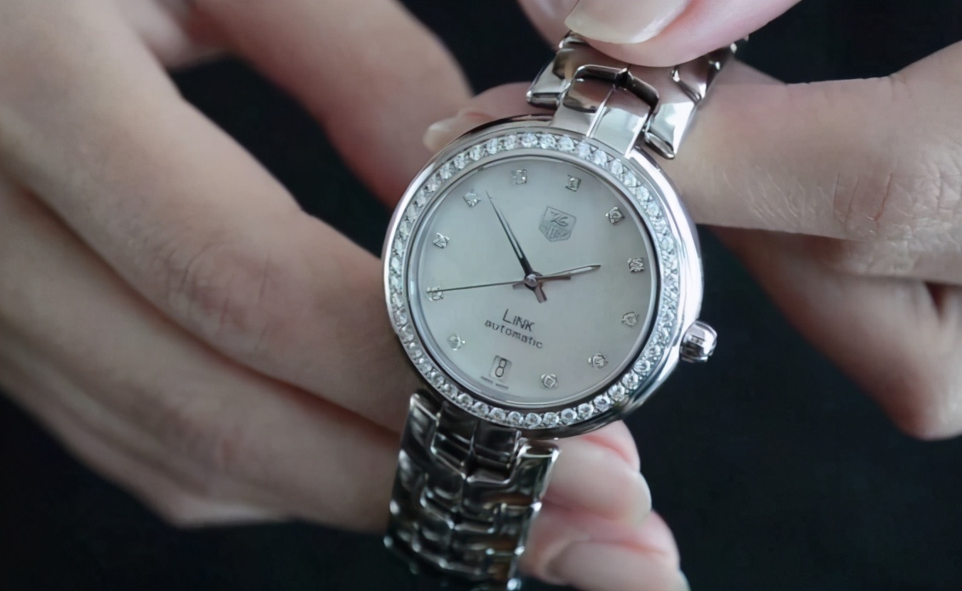 女性手表轻奢品牌,适合年轻女性戴的手表品牌