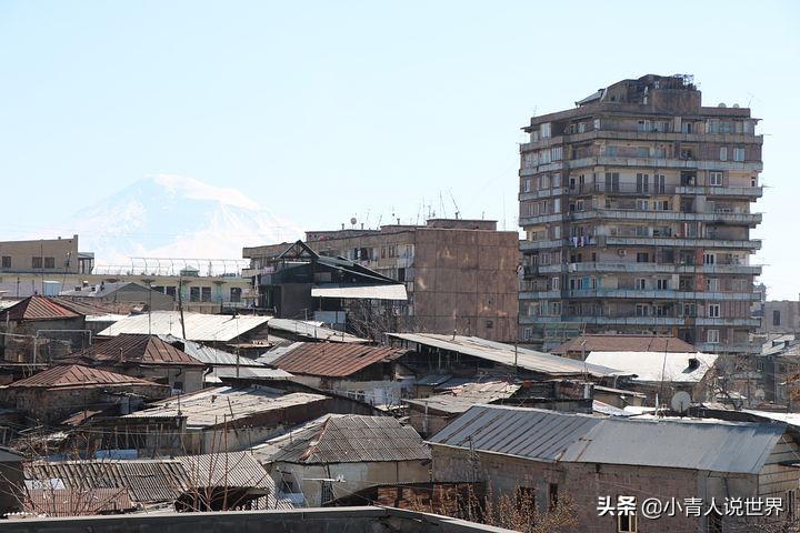 跟阿塞拜疆干架的亚美尼亚，真的很弱吗？它是个怎样的国家？