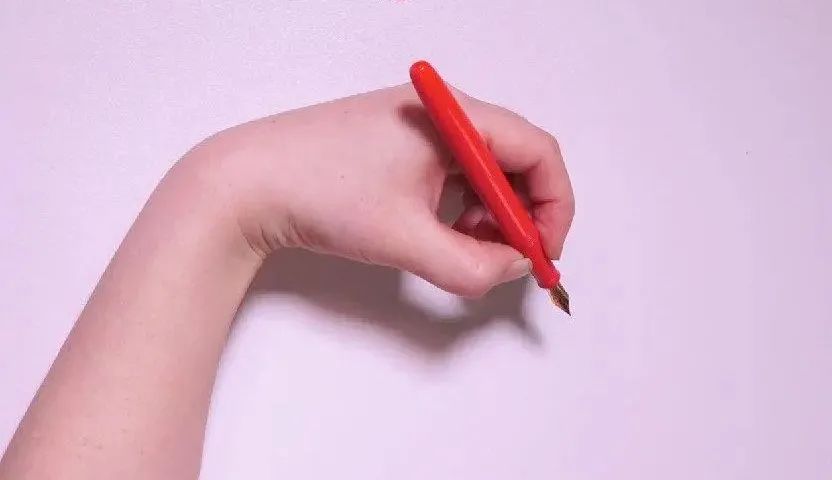 孩子握笔姿势不对写字不好怎么办,一年级学生握笔姿势不对怎么纠正