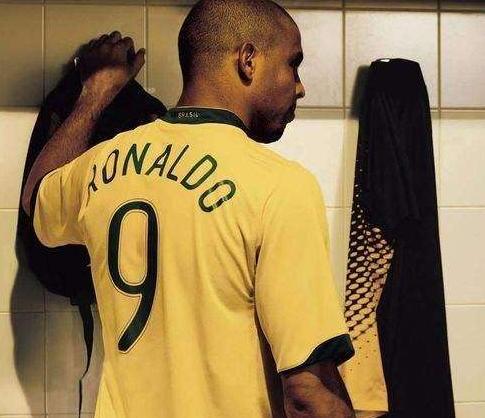 罗纳尔多大罗为什么叫外星人,大罗神级过人