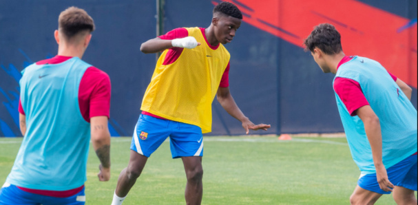 同样是巴萨小将，一个待在看台，一个能让核心“让位”，差距来了