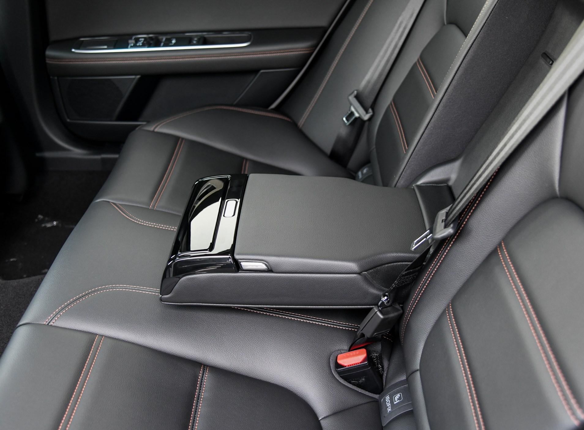 捷豹xel优雅版英国赛车绿,驾驶乐趣的完美诠释新款捷豹xel