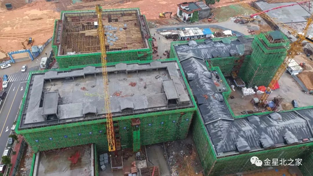 一场误会?师大附中星城二小校门口的“钉子户”,可能是...?