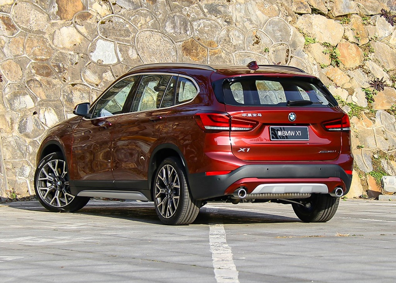 宝马x1全方位解析,宝马x12021款xdrive25li尊享四驱
