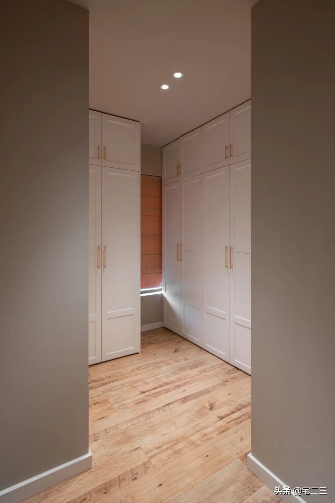 霓虹灯下，他们的“摇滚之家”