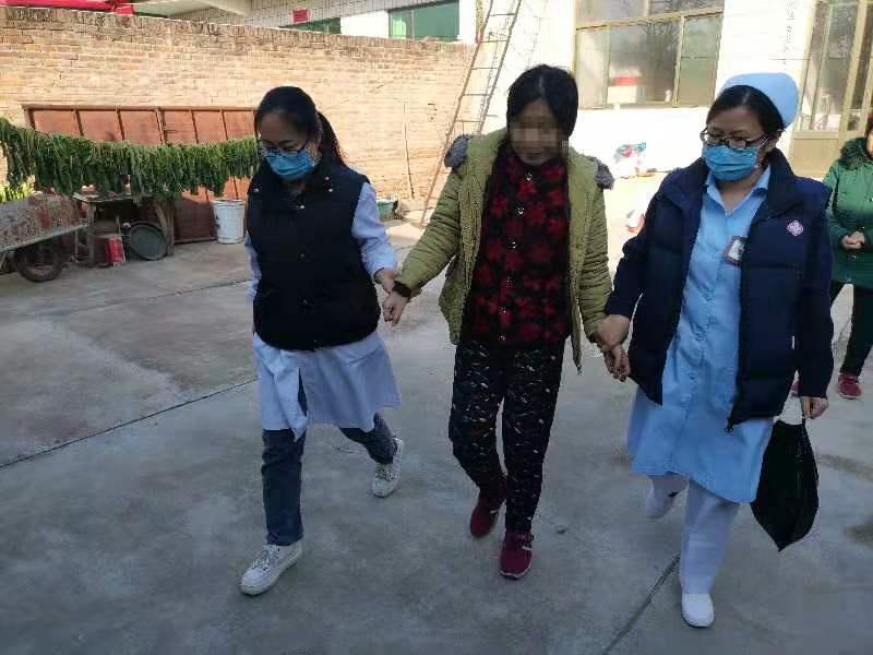 因患精神病19岁少女被锁10年,女子因精神病被锁在家中