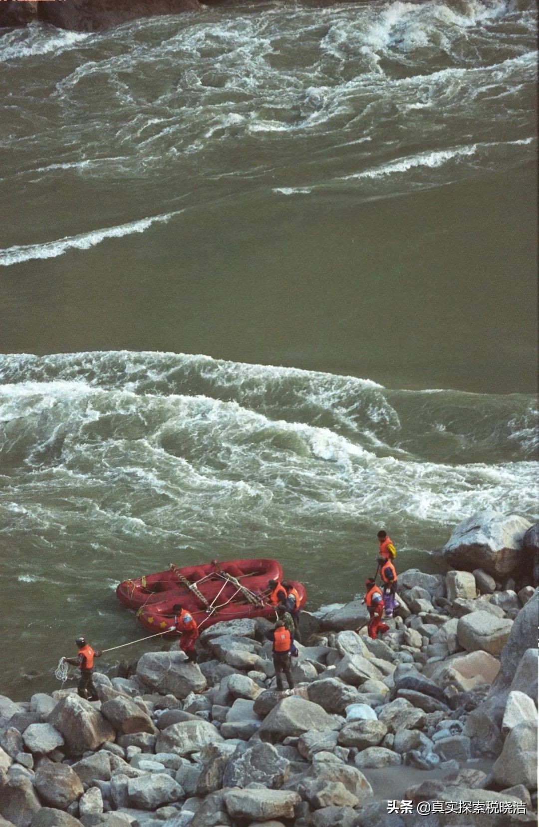二十个男人和一条江（附：每个队员大头照）