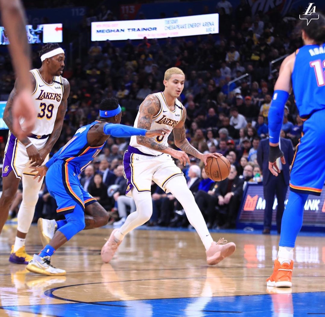 东契奇险被打哭，香蕉船保罗的脸又被打肿，网友：老詹太过分了