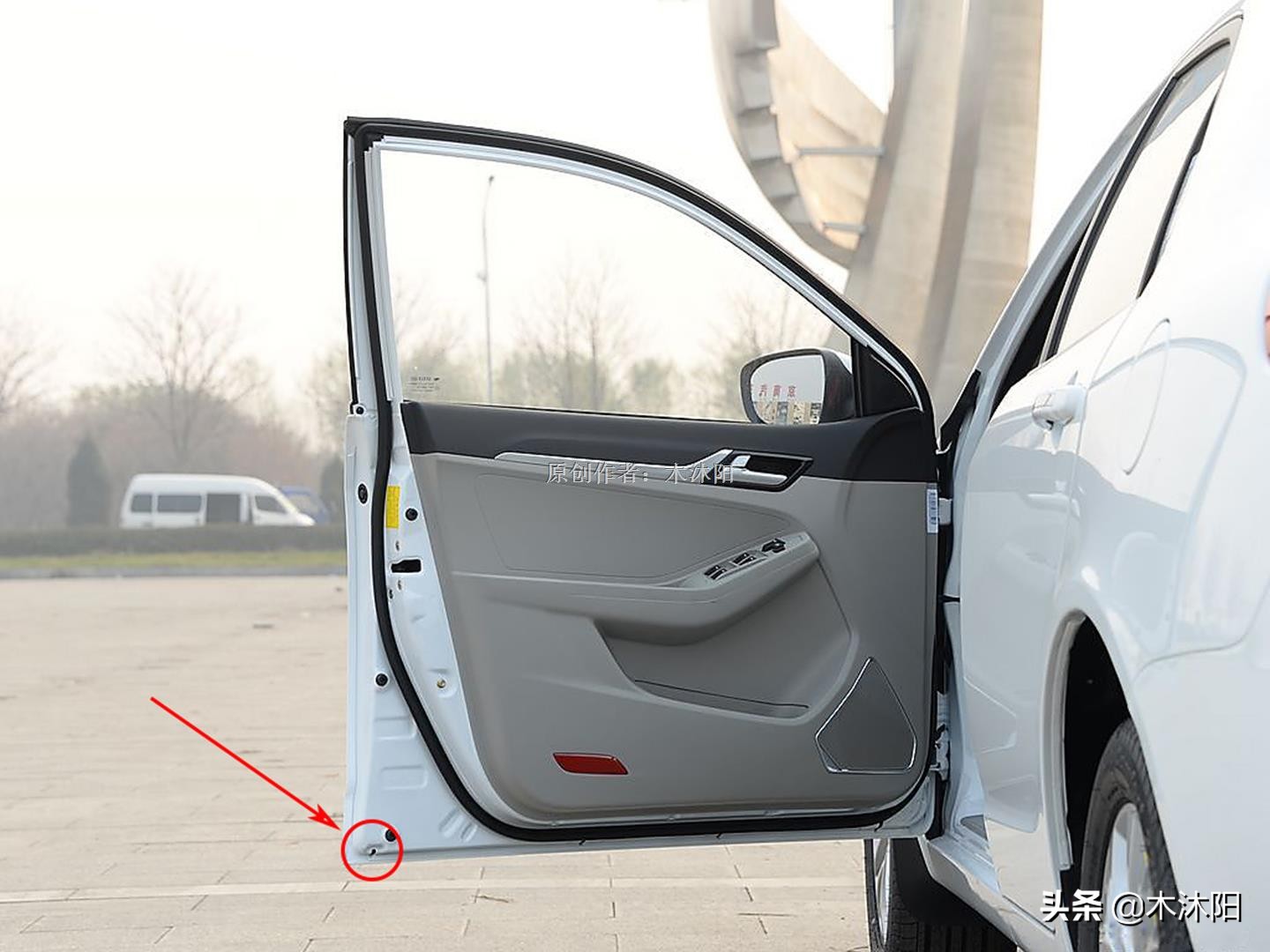 雨天车内出现渗水怎么办?清理排水孔很重要,自己动手能省不少钱