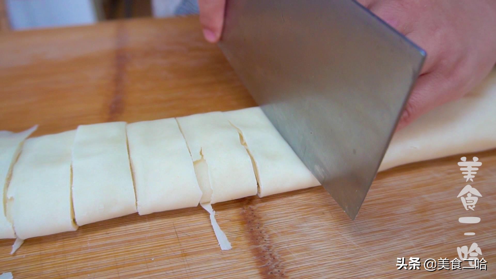特色小吃手工擀面皮制作,擀面皮和凉皮哪个有嚼劲