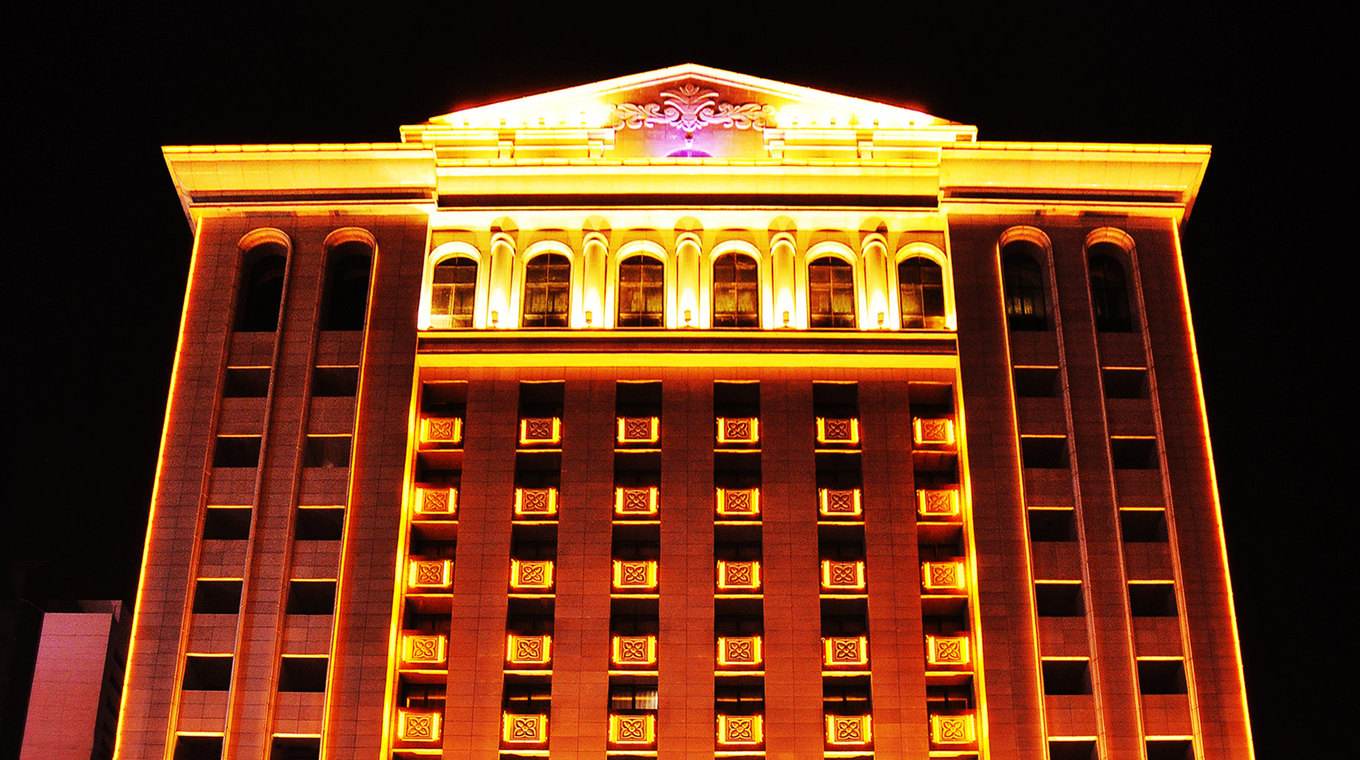 哈尔滨珠宝富豪失联：股份冻结，业绩腰斩，百年老字号风雨飘摇