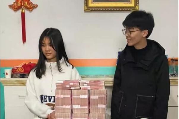 订婚68万现金堆成山,江西结婚现金堆成山