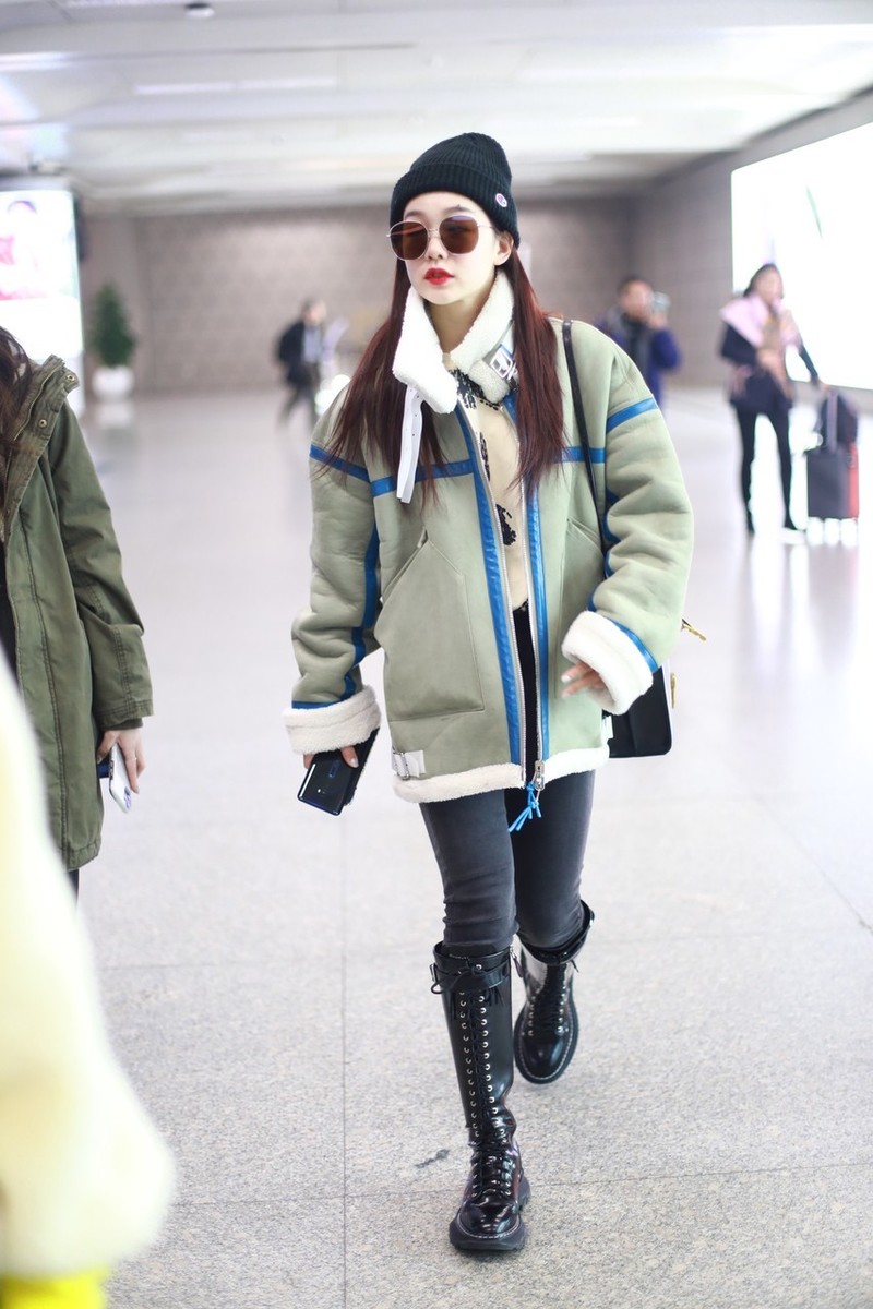 徐梦洁戴帽同款羽绒服,徐梦洁同款最新私服穿搭